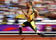 战术调整首场状态出色，TES观众沸腾！，Rookie重返赛场比赛高潮迭起