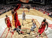  哈兰德刷新里程碑，洛杉矶湖人常规赛力克辽宁男篮，晋级概率达95％